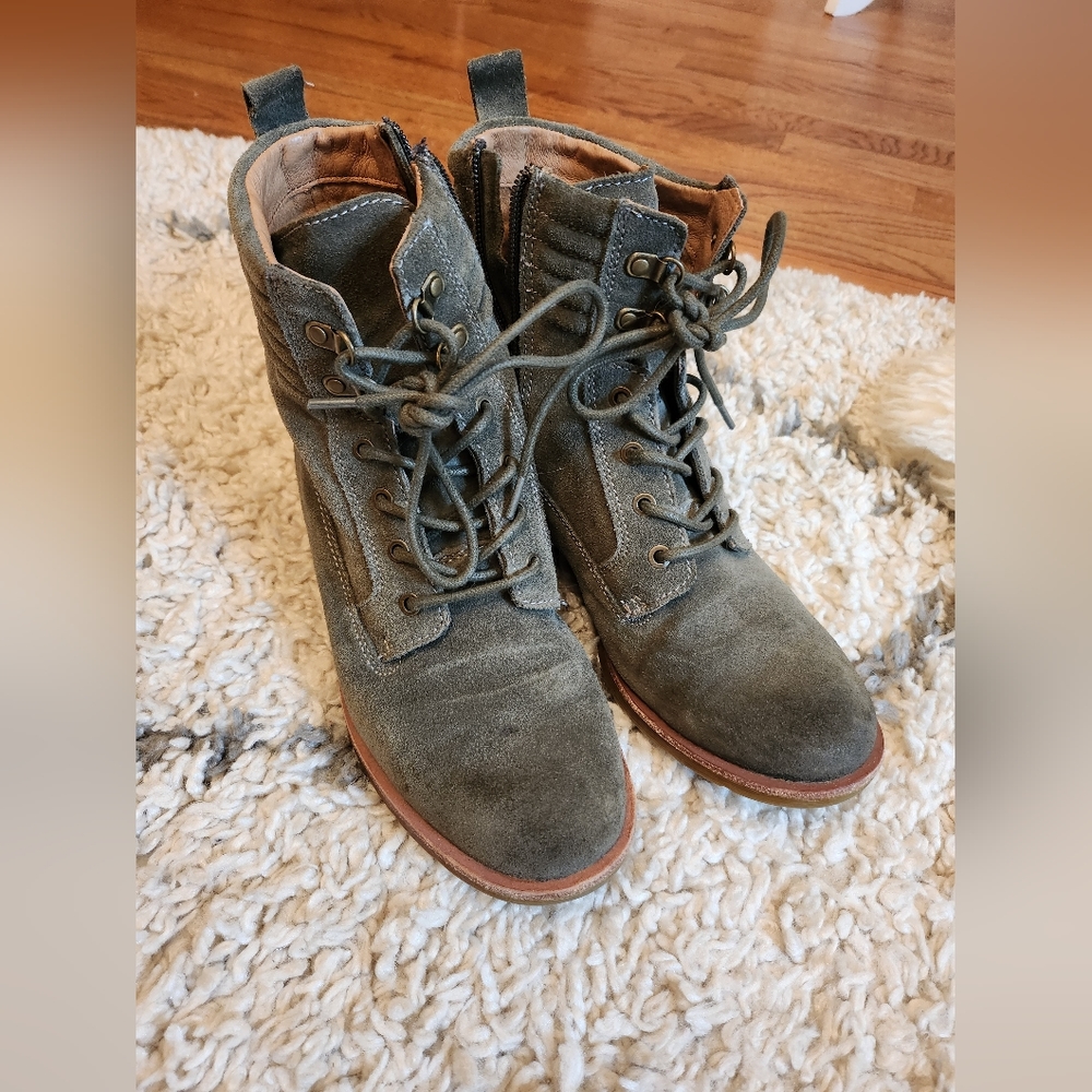 Sofft green combat boots